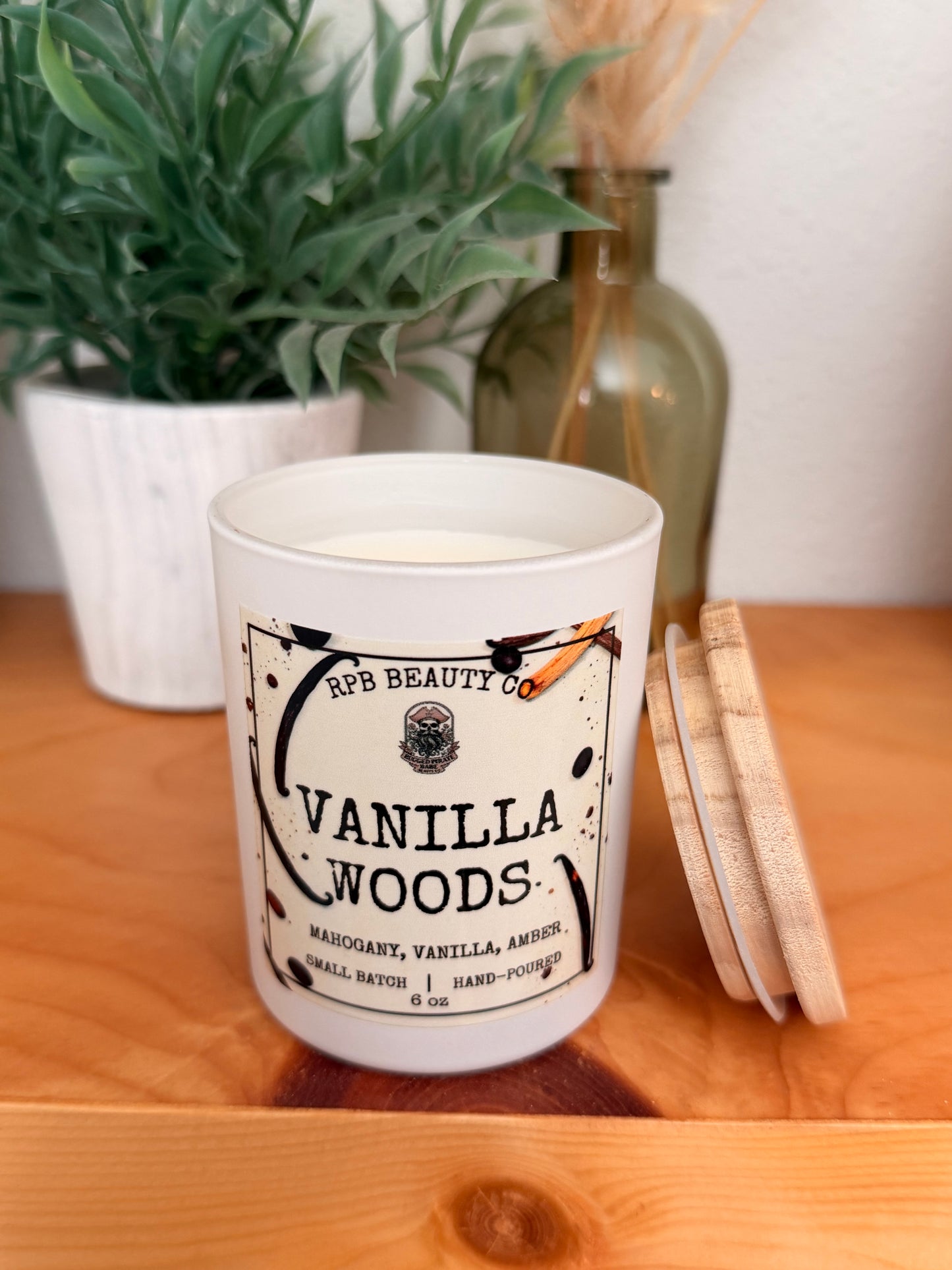 Vanilla Woods (French Vanilla, Mahogany, Warm Cream, Soft Woods) 6oz Candle