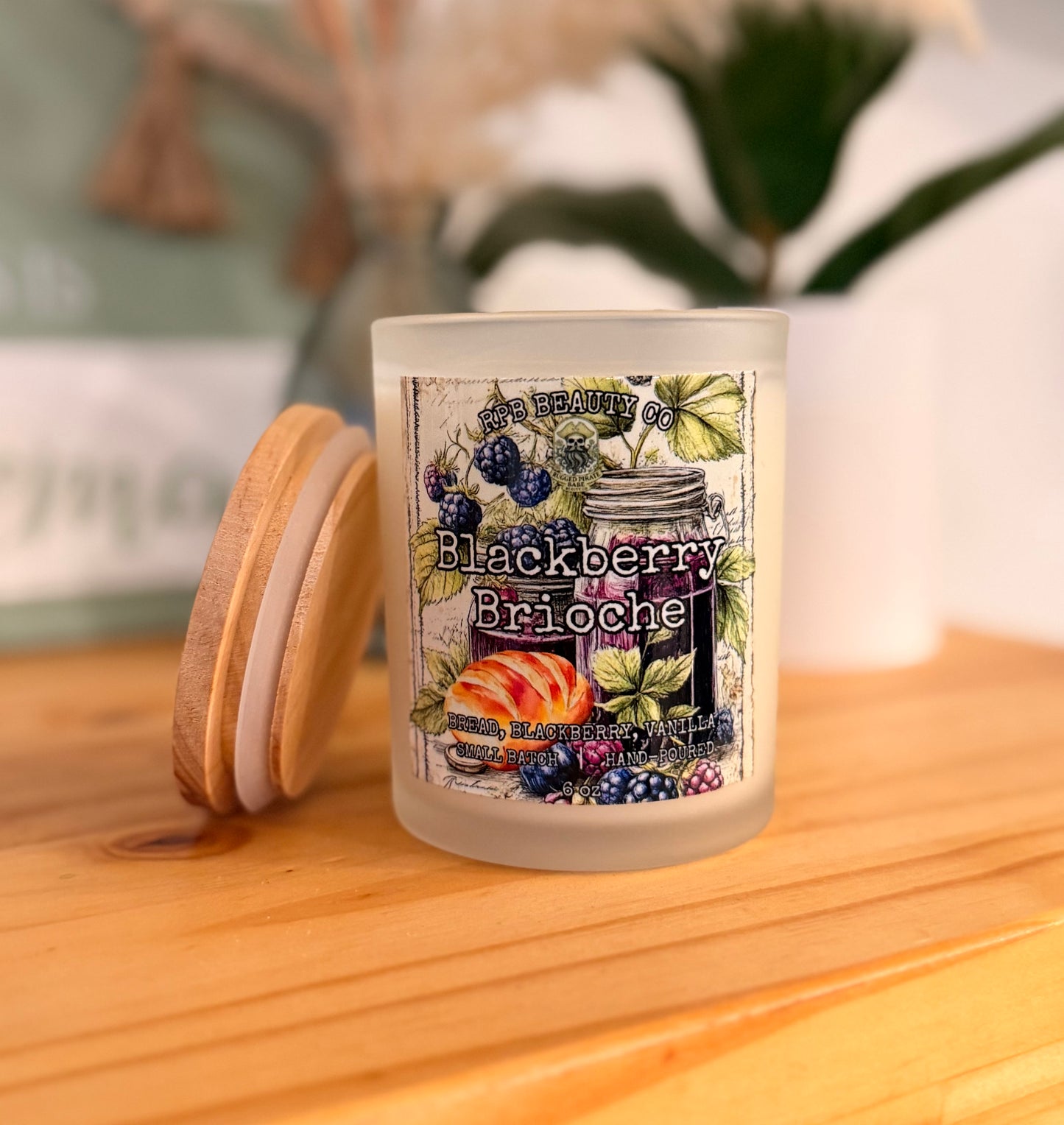 Blackberry Brioche (Fresh Bread, Blackberry, Vanilla Bean) Candle